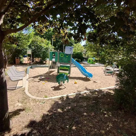 Two Bedroom With Parking 아파트