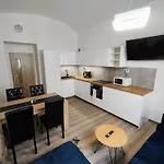 Two Bedroom With Parking * Praga